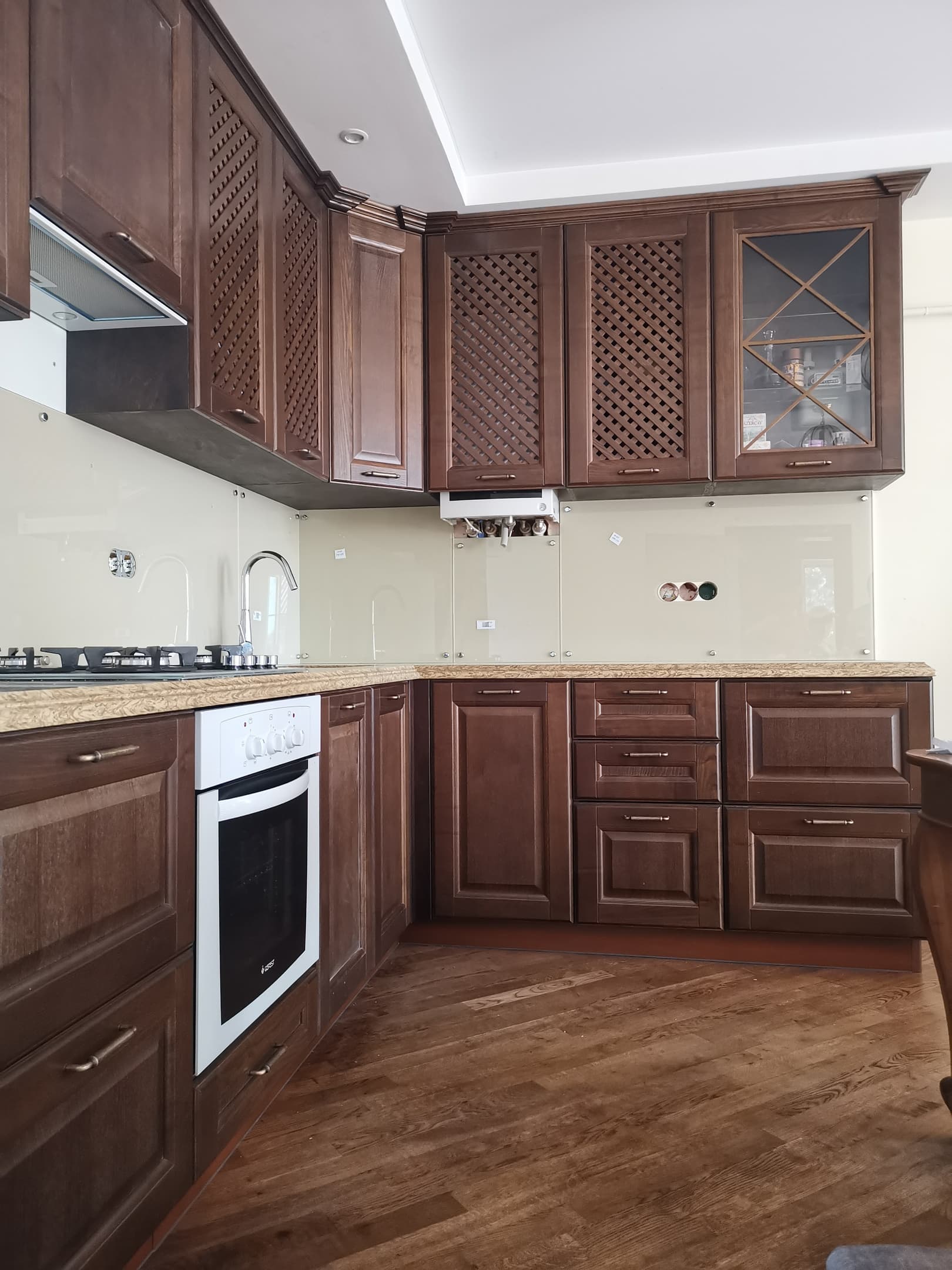 Изготовили вот такую кухню, очень интересный гарни... — фото 7