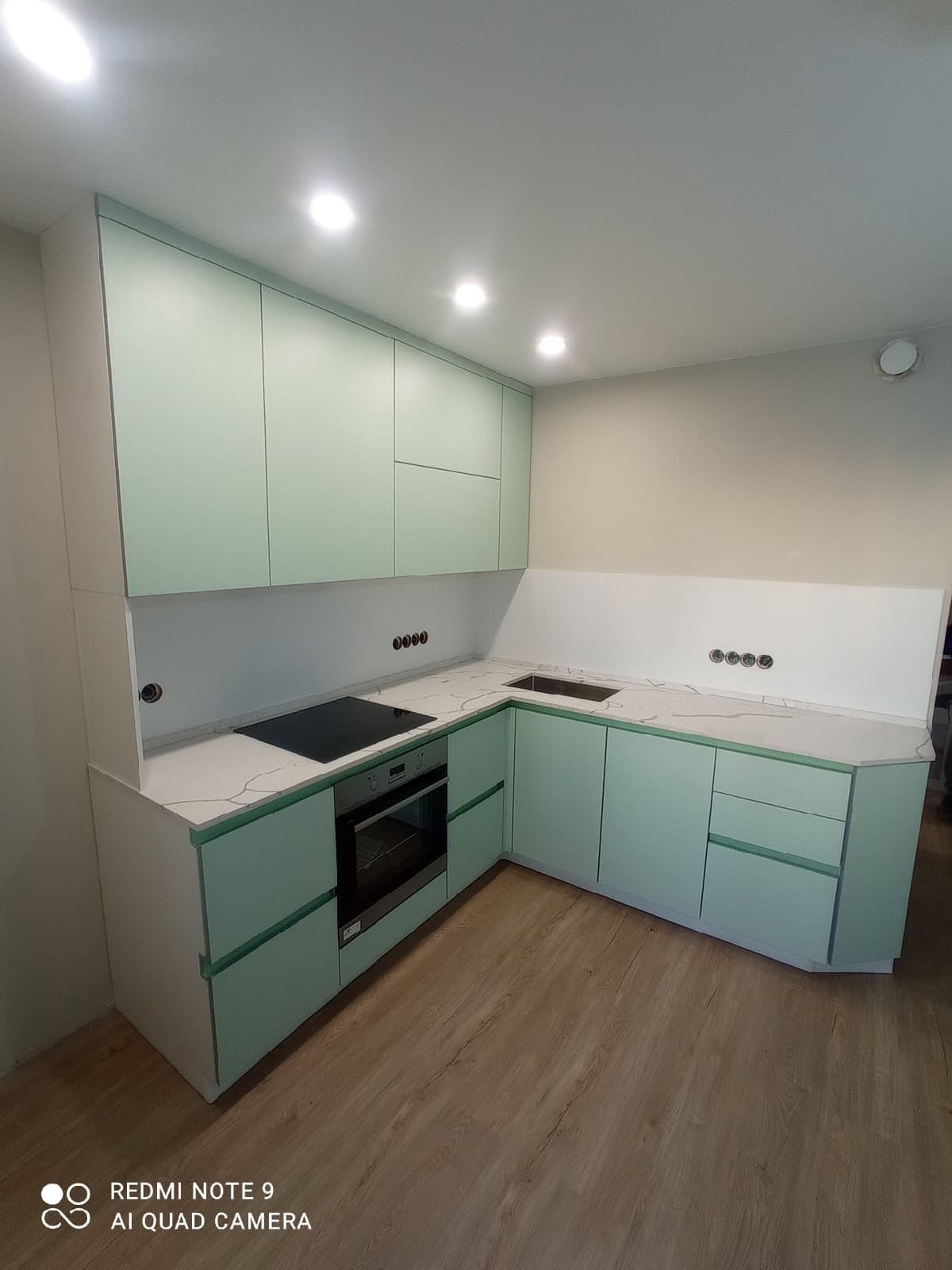 Вот такая кухня нашего производства в жк Аквамарин... — фото 5