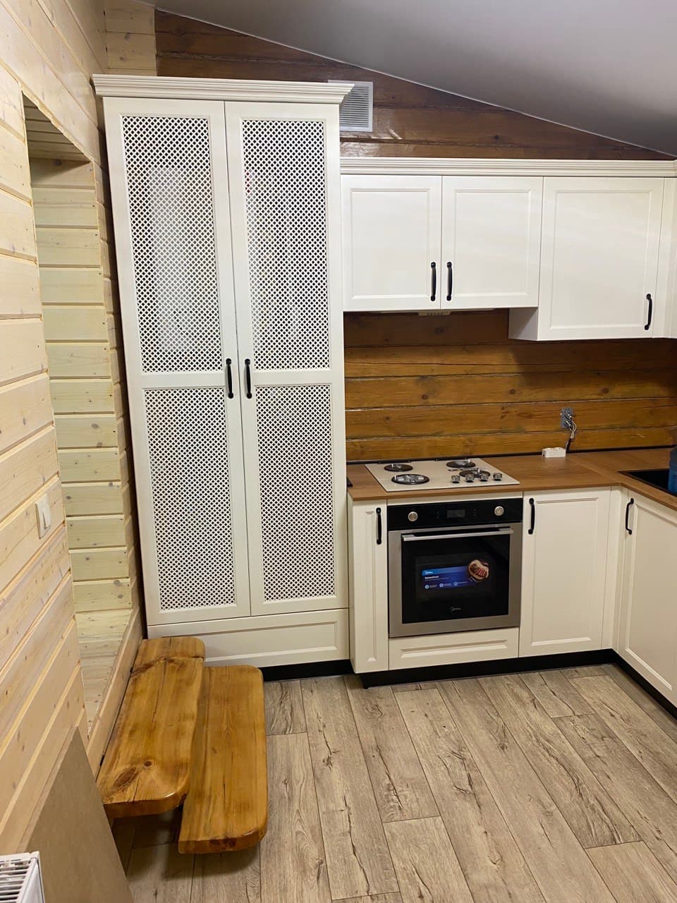 Небольшая кухня на дачу в неоклассическом стиле. — фото 3