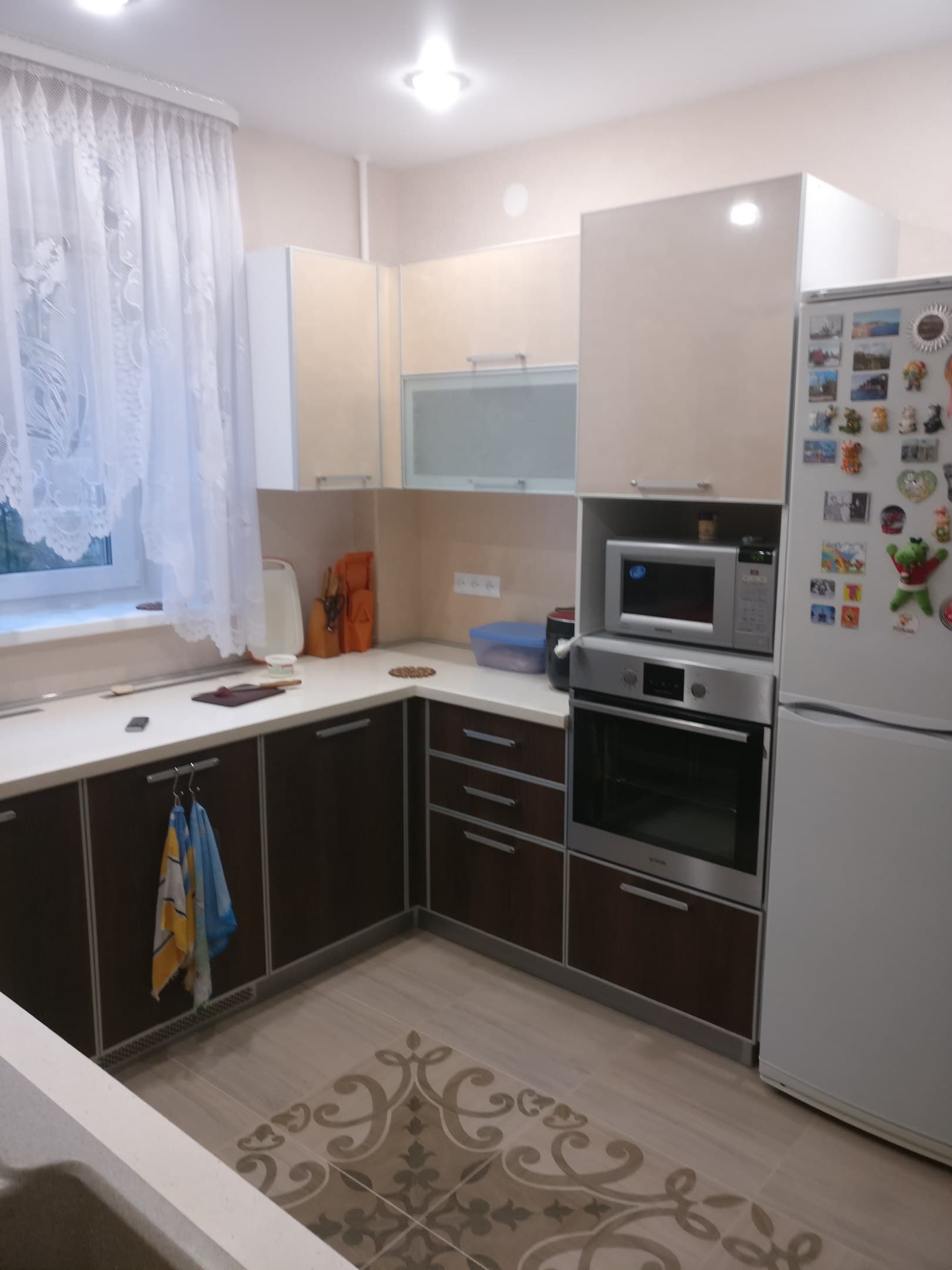 Очень сложная кухня в частный дом. Стены сильно уш... — фото 2
