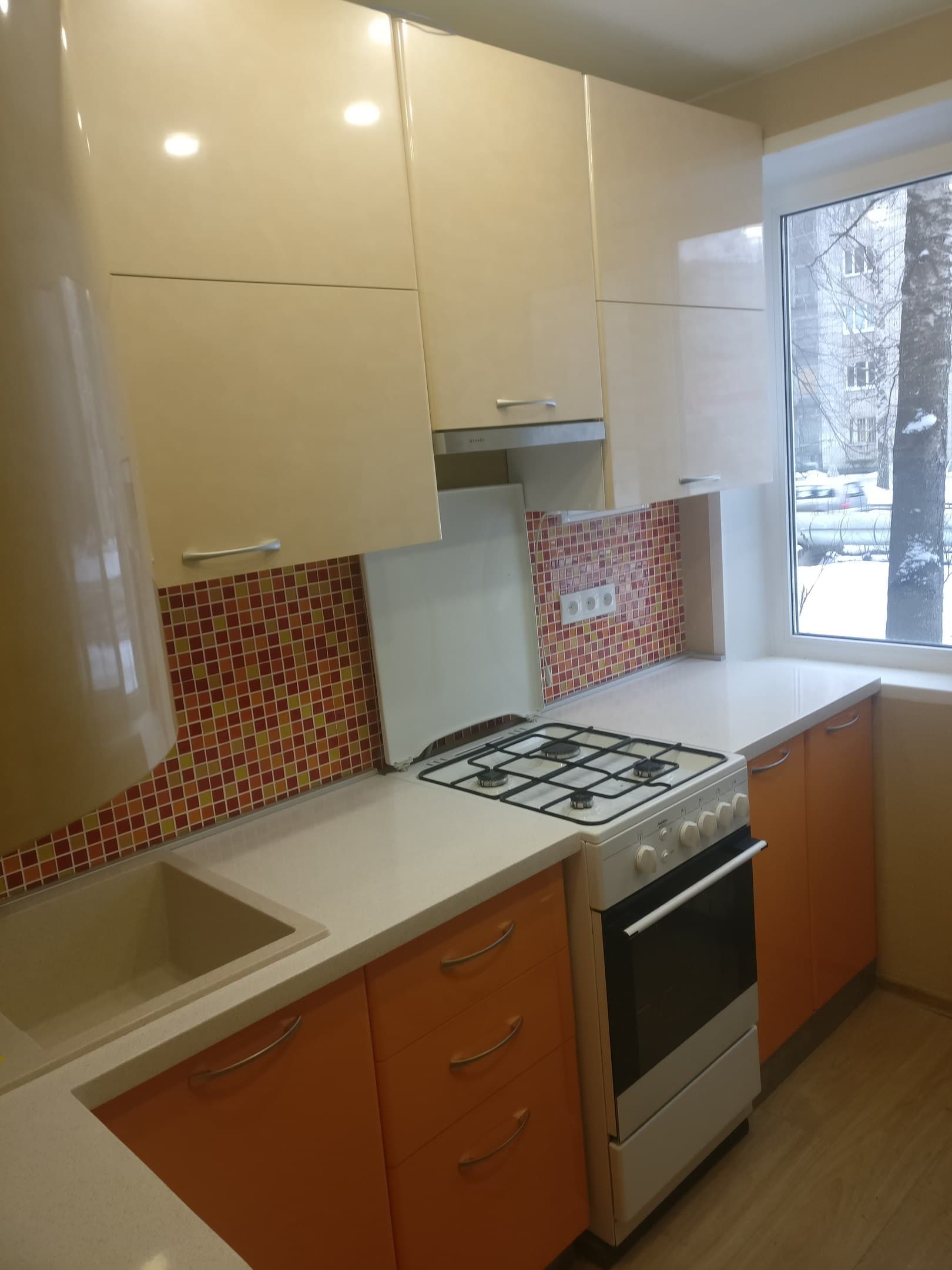 Небольшая угловая кухня. Фасады пластик Италия… — фото 2