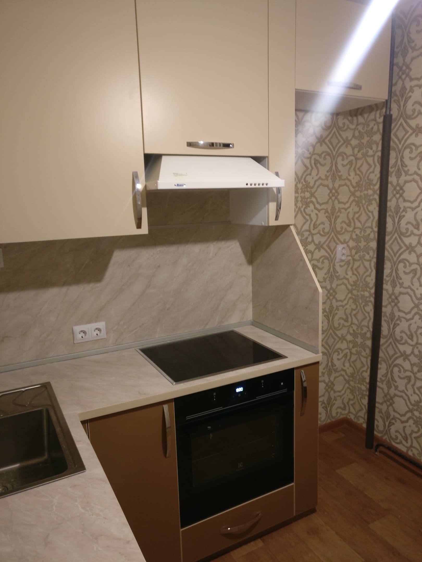 Сделали такую кухню. Фасады, столешница, стеновая ... — фото 5